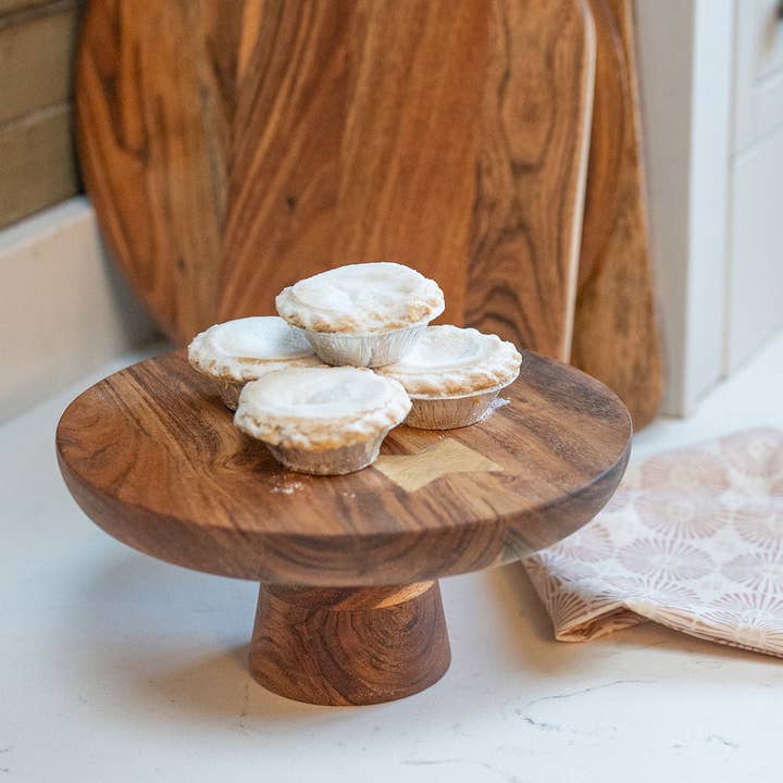 Sens, Présentoir à Gâteau en Bois d'Acacia pour la vente par Arthur Cameron