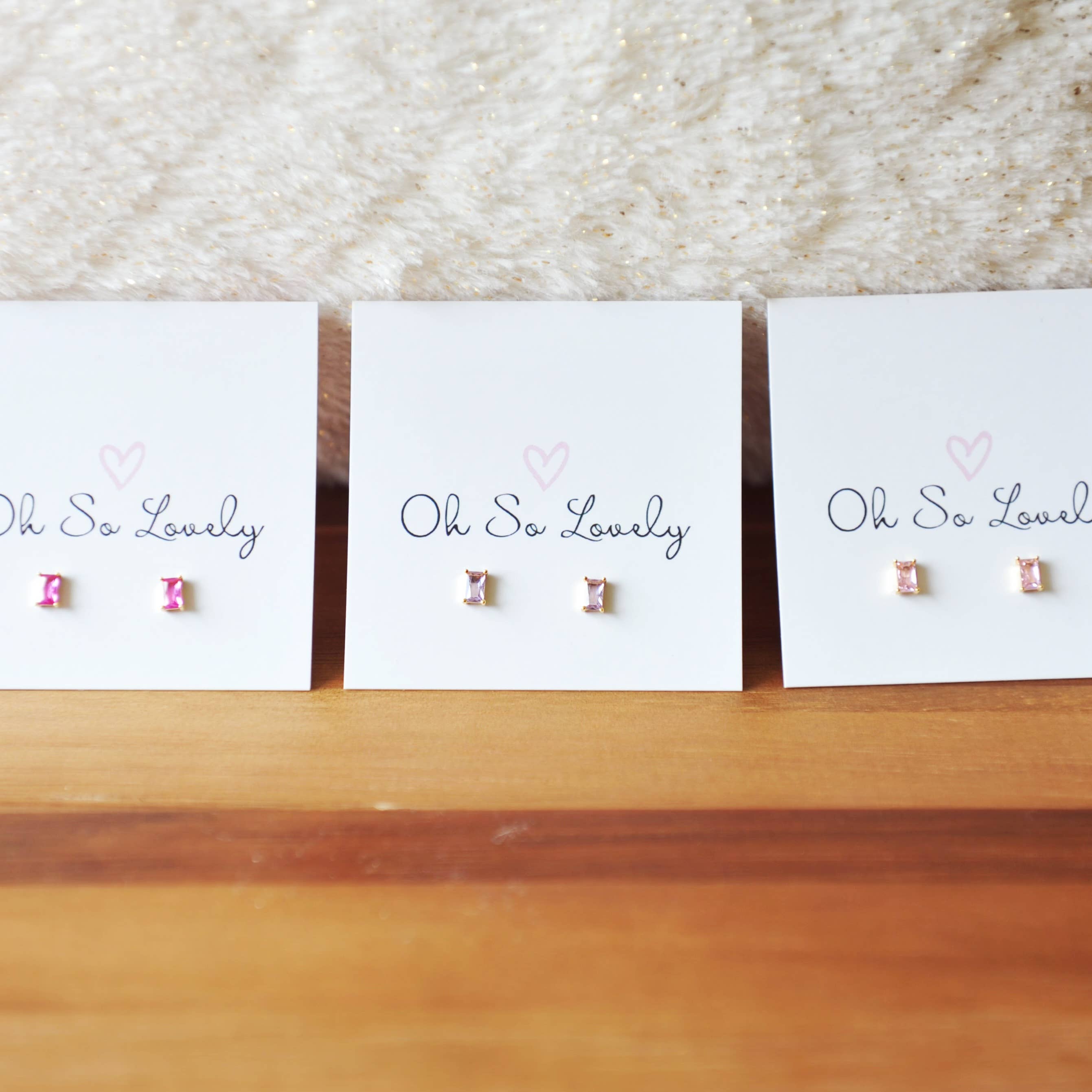 Oh So Lovely – Engroshandel Ørestikkere – Krystalbaguette-ørestikker i flere farver9