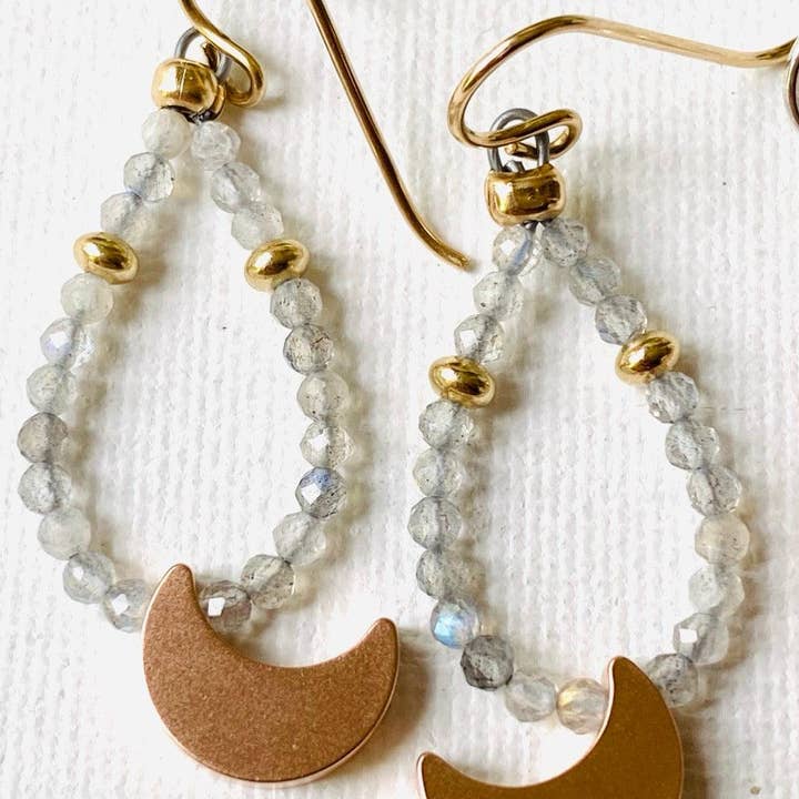 Moon Teardrop Hoops für den Großhandel von Janine’s Jewelry Design