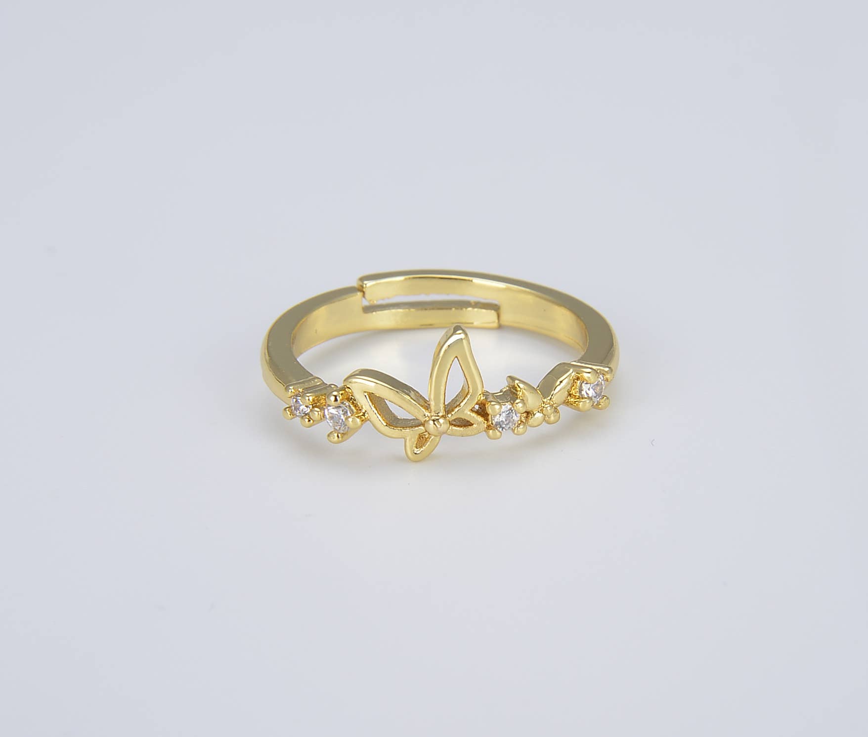 Beads Creation – Großhandel Mehrsteinige Ringe – 18K vergoldeter verstellbarer Schmetterlingsring mit mehreren Steinen1