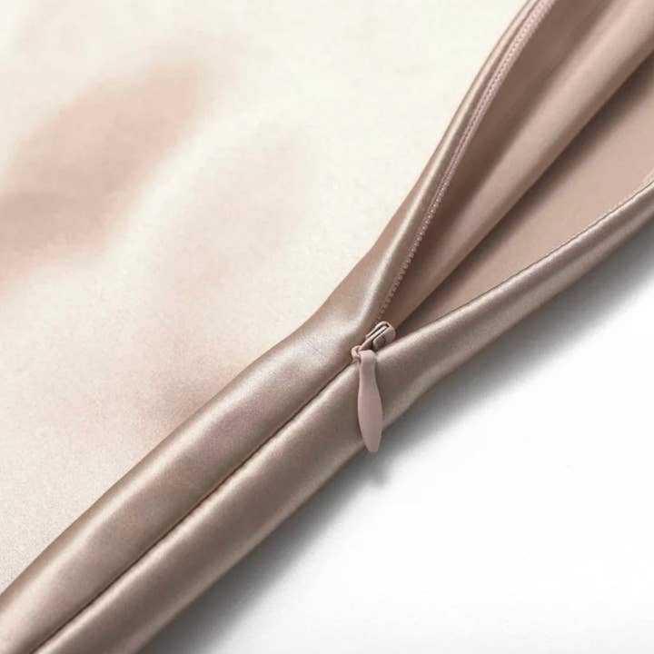 GOLDEN HOUR – wholesale Örngott – Beige Guld 100% 22MM Mulberry Silk Örngott - Queen Size