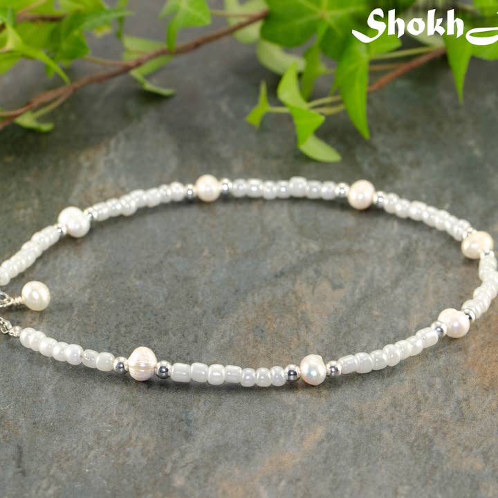 Bracelet de cheville en perles d'eau douce et perles de rocaille fait main pour la vente par Shokh Jewelry