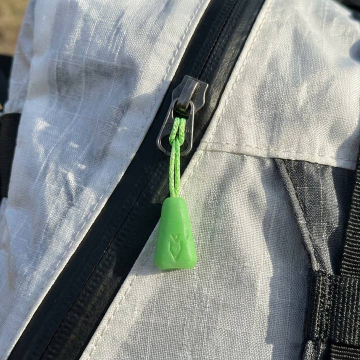 Udendørs vandring reflekterende lynlåstræk, 4-pak USA for engroshandel hos Minimalist Gear Co.