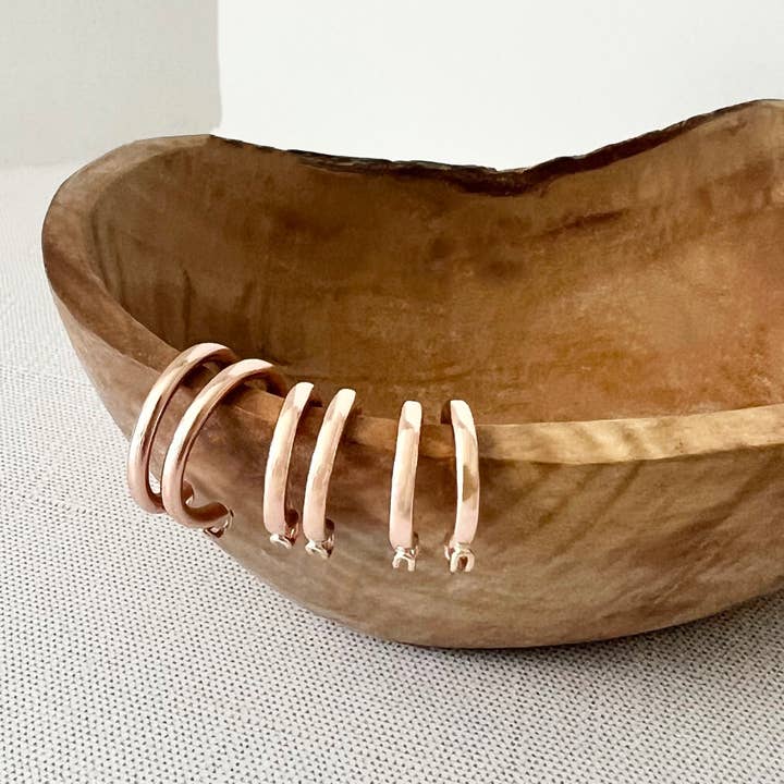 Cerceaux Huggie pour la vente par Hayden B. Jewelry