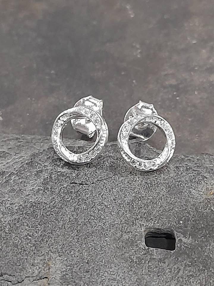 SS715B - ROUND OUTLINE TWIST CZ STUD 8MM for wholesale by Bluelily925silver