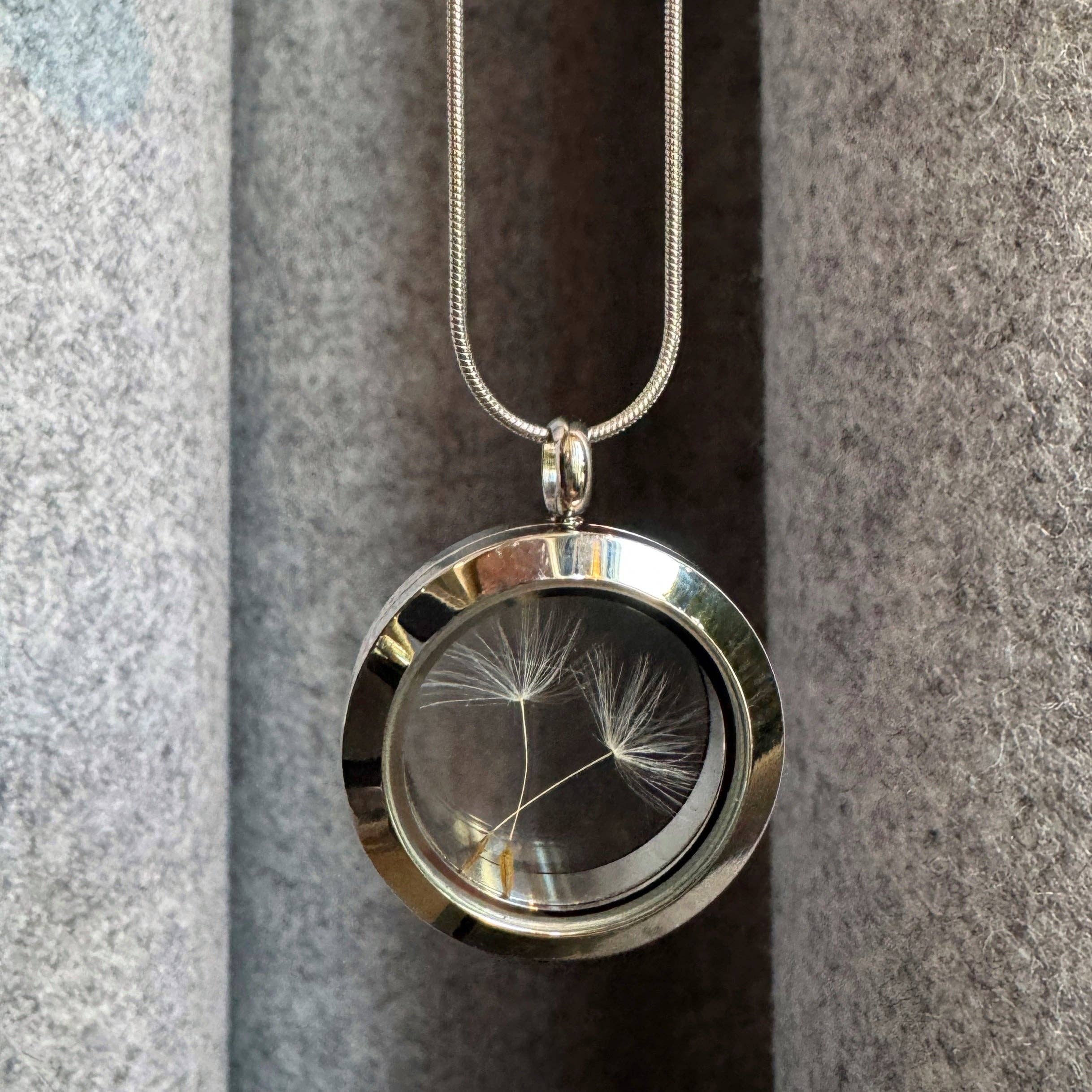 My Little Nature – Engroshandel Halskæde med vedhæng – Håndlavet halskæde med mælkebøttefrø – symbol på ønsker og drømme4