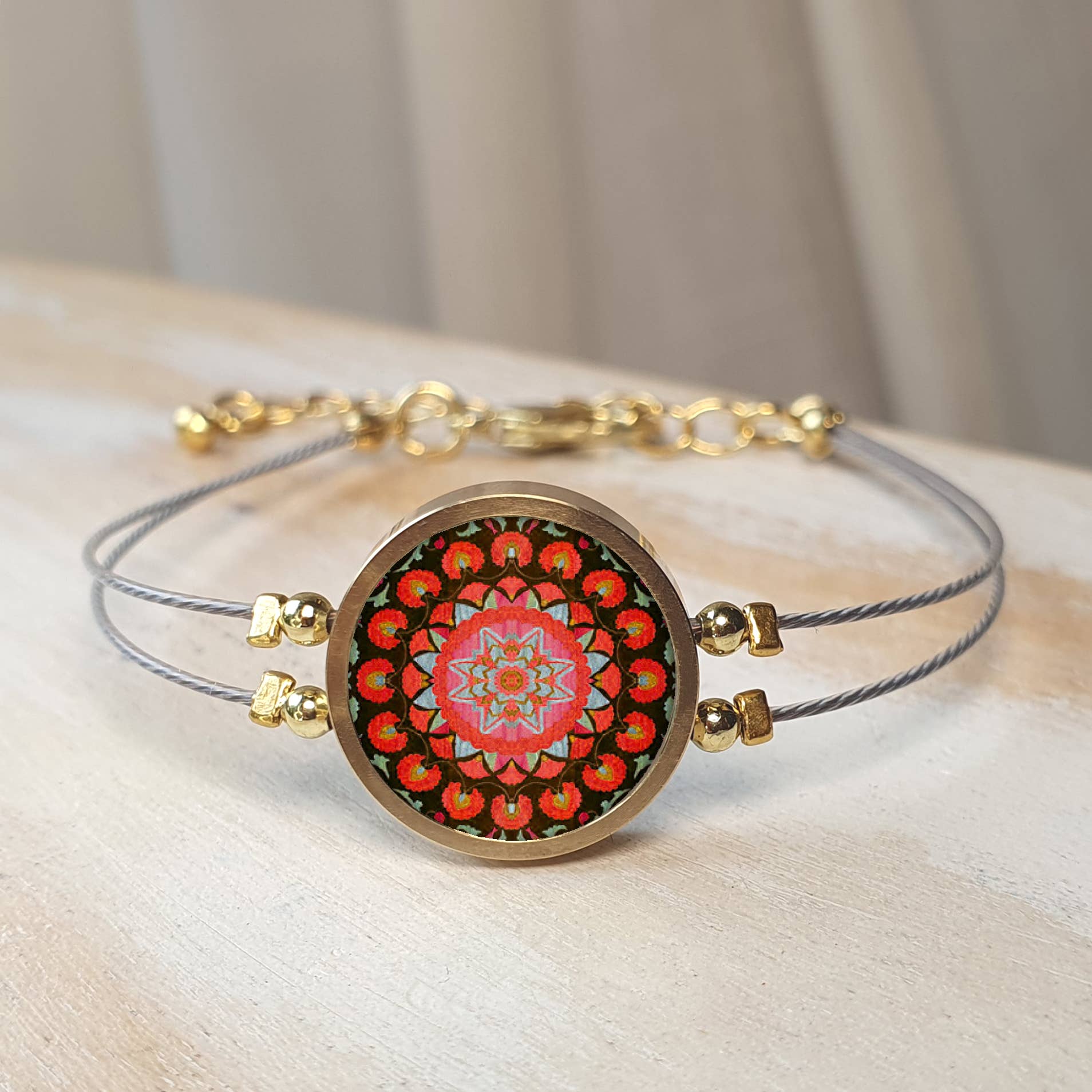 Noa Jewellery – wholesale Charm/dangle bracelet – Round Ceramic Bracelet, Gold Plated Stainless Steel Frame24