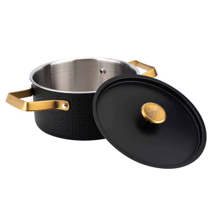 Vargen & Thor - Wholesale Cooking Pot - MANDUS 2 - 2.8L Matt black pot with brass details
4