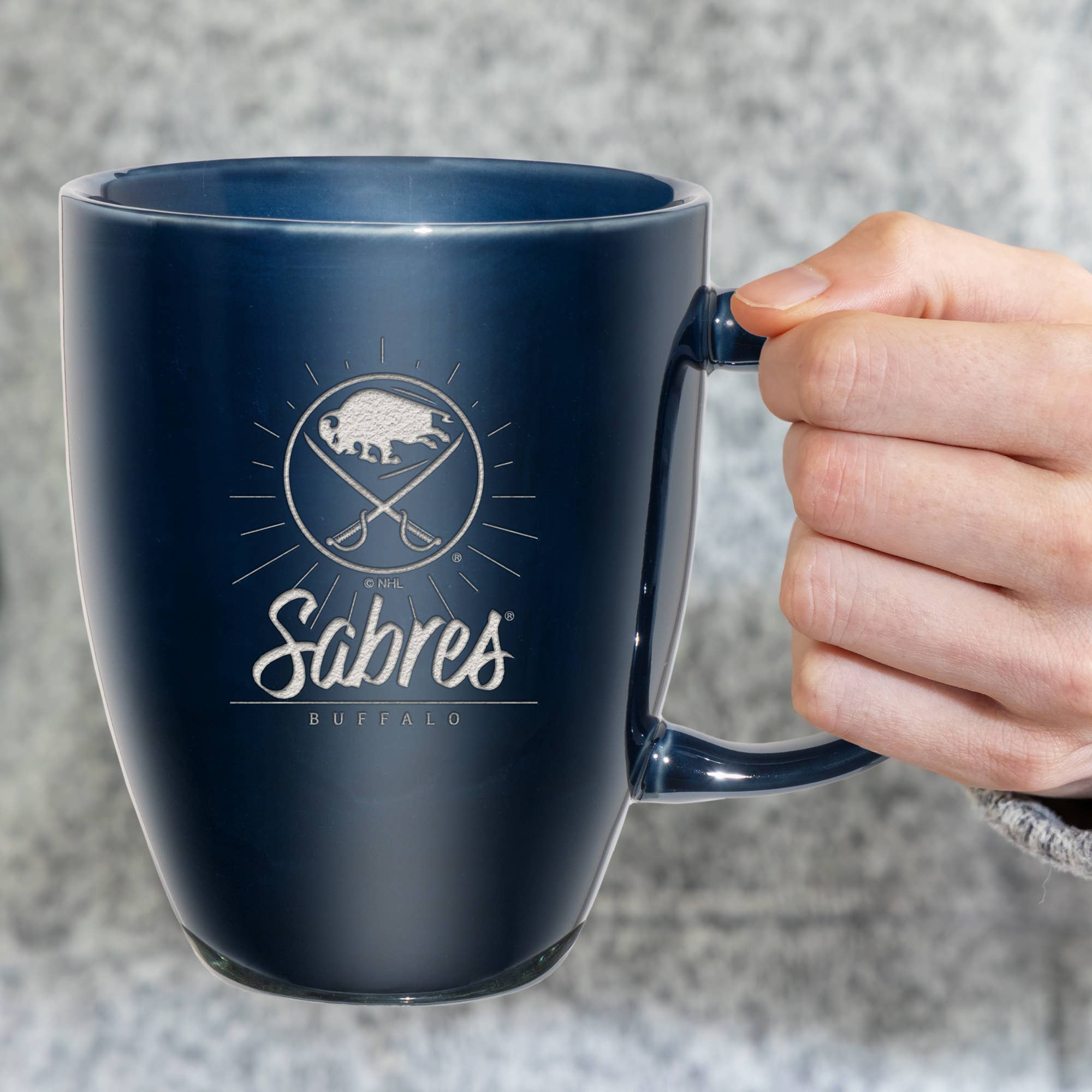 Rico Industries - Vente Tasse à café - Mug en céramique lustrée gravé au laser 18oz NHL Buffalo Sabres Marine2