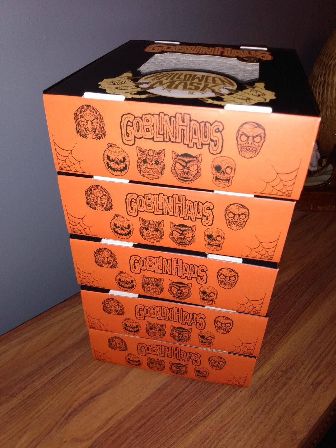 GOBLINHAUS – Engroshandel Kostume - Voksen – 5 sæt GOBLINHAUS masker med dekorative kasser (vintage Halloween/monsterstil)6