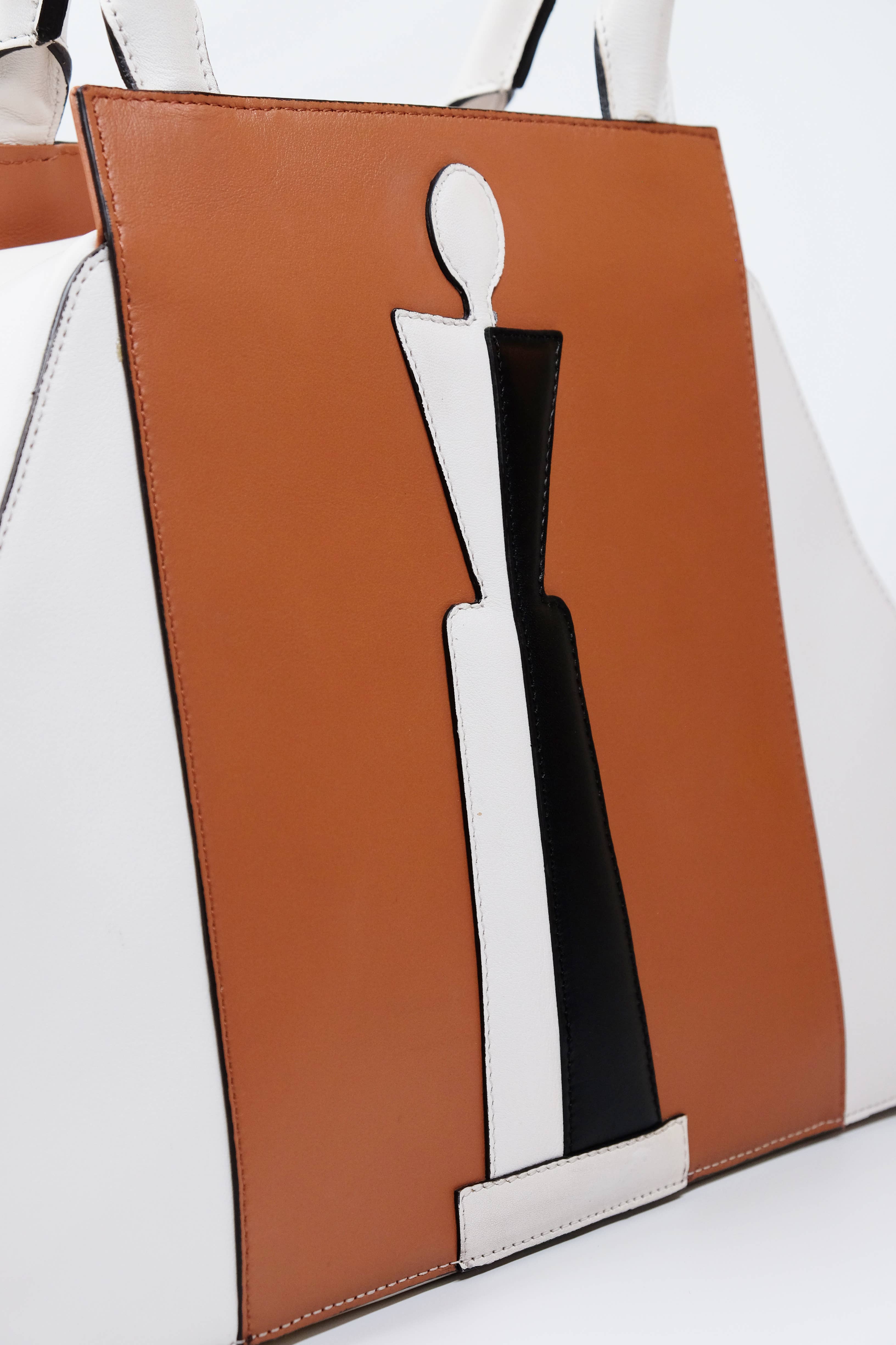 DeRosis – Großhandel Henkeltasche – Damen – ELENA Ledertasche aus glattem Kalbsleder mit Malevich-Design8