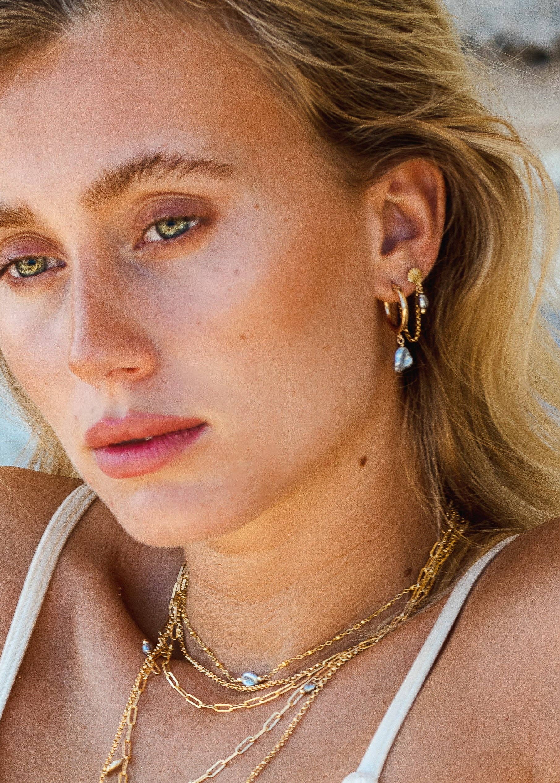 Keshi Co - Wholesale Dangle Earrings - Keshi Huggy Hoops1