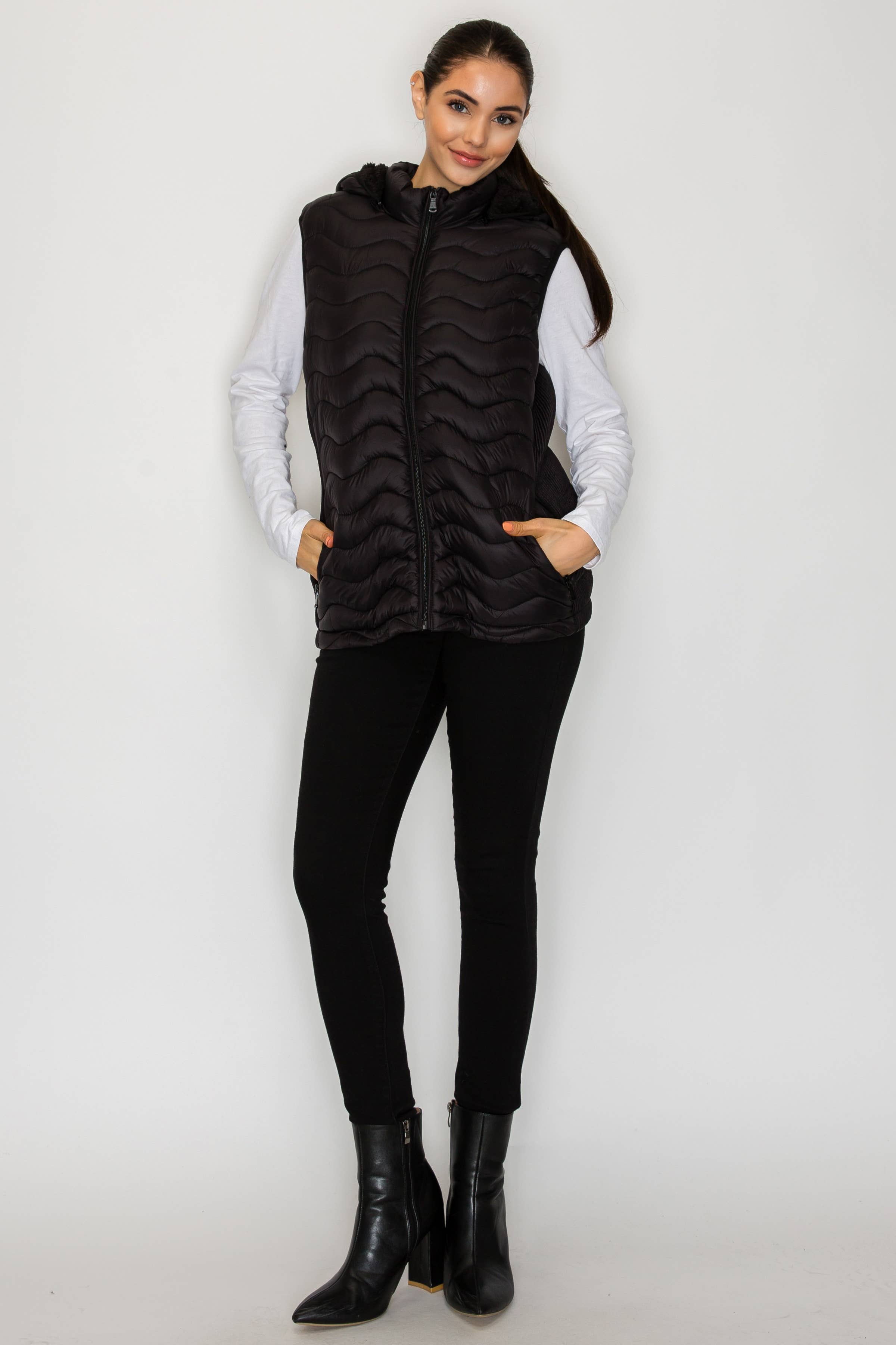 V390 Damväst med huva utan ärmar (V390) för wholesale på Faire16