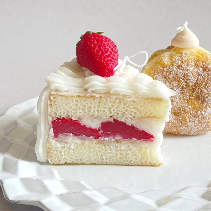 Handcrafted Candle, Strawberry Shortcake Scented Fun Candles for wholesale by House of Shokunin