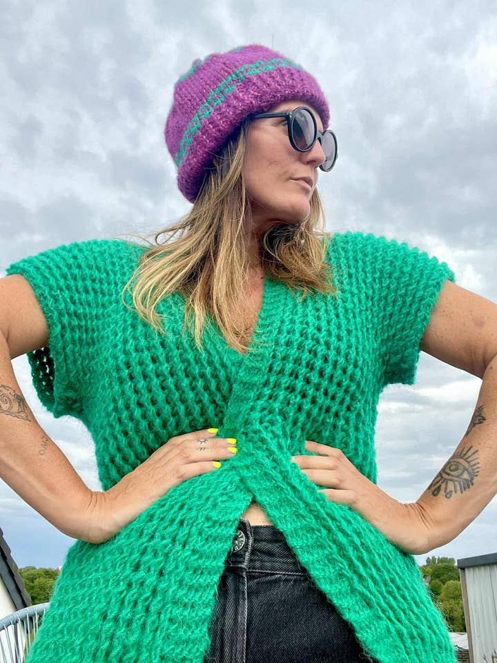 Gilet vert sans manche pour la vente par Nicole Cavallaro