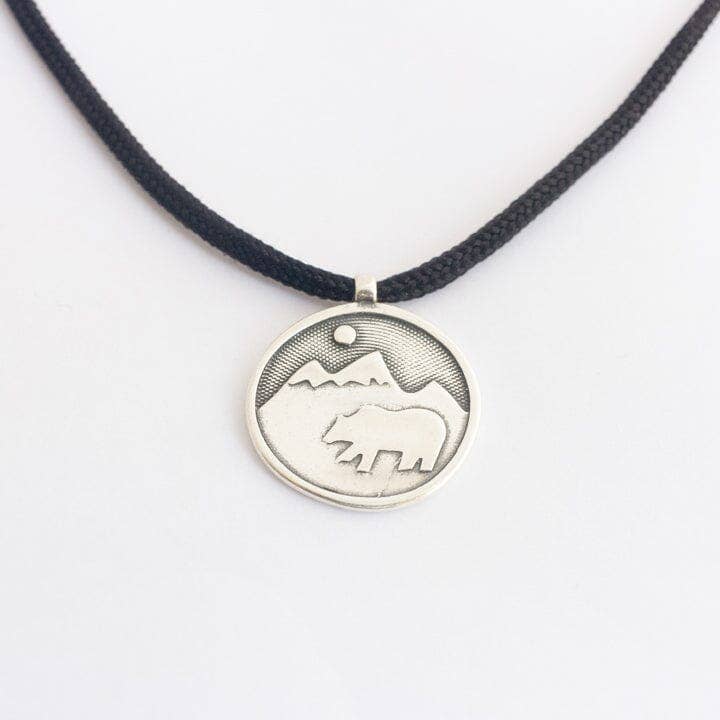 Le collier en forme d'ours pour la vente par Tarma Designs