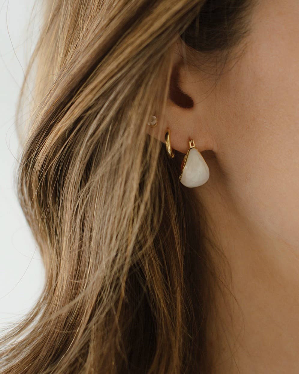 True by Kristy Jewelry - Vente Créoles - Boucles d'oreilles créoles colorées en émail Palmer plaquées or7