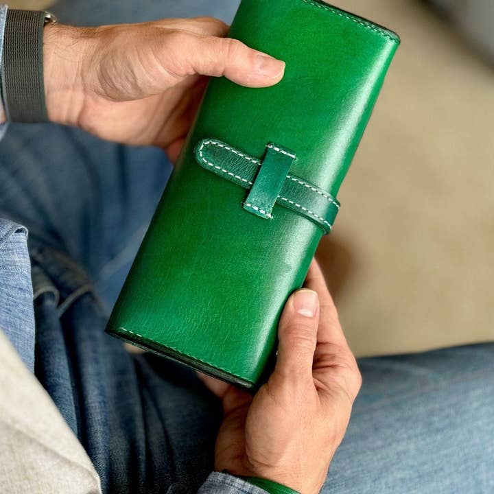 A. M. Aiken - Wholesale Humidor/Cigar Accessory - 4 Cigars Green Hand-Dyed Leather Cigar Case4