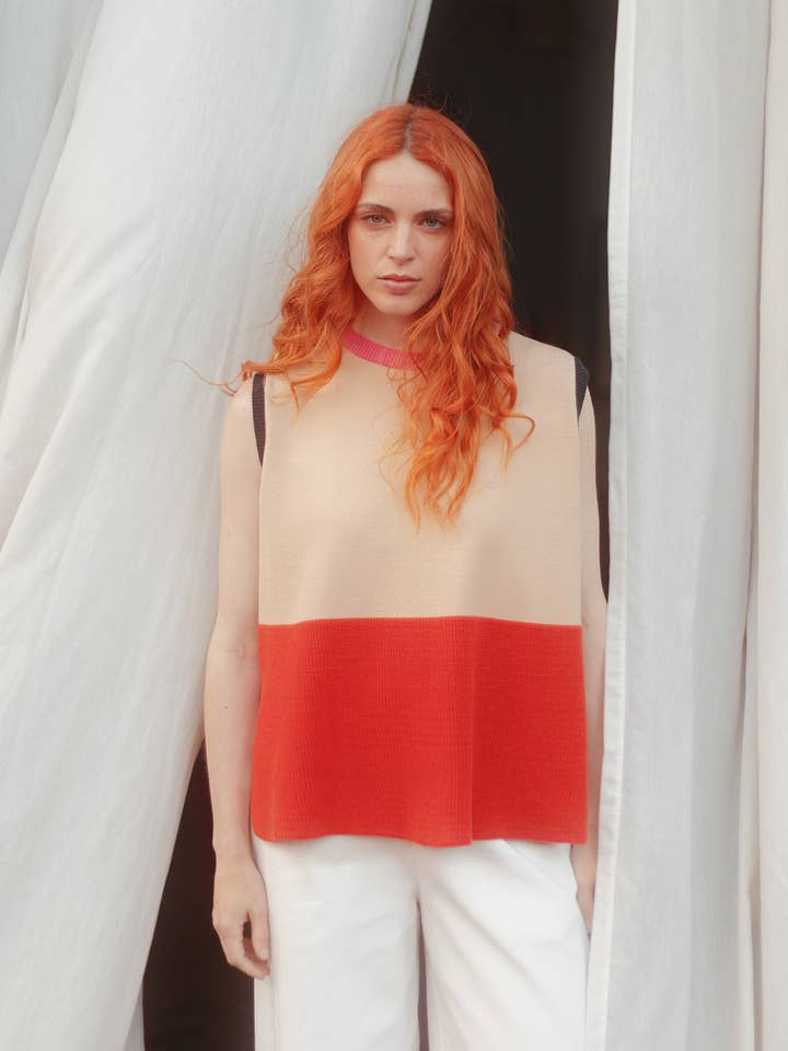 Colorful vest for wholesale by PAN Producto Básico