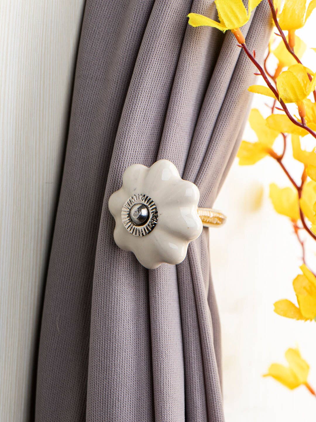 KNOBCO – wholesale Knopp/Handtag – Off White Solid Flower Form Design Gardinslips Ryggkrok Rustik badrumshanddukskrok Antik krok (Set med 2)7