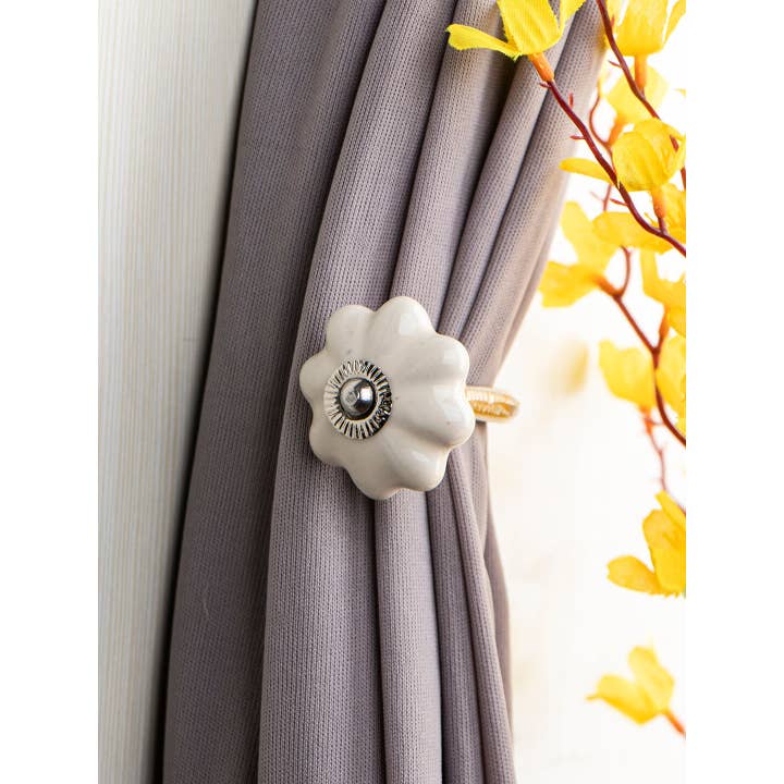 KNOBCO – wholesale Knopp/Handtag – Off White Solid Flower Form Design Gardinslips Ryggkrok Rustik badrumshanddukskrok Antik krok (Set med 2)7