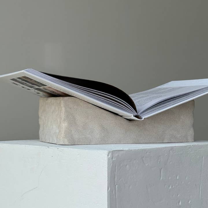 GINALADÉCO - Wholesale Decorative Tabletop Object - The Aela Stand | Almond2