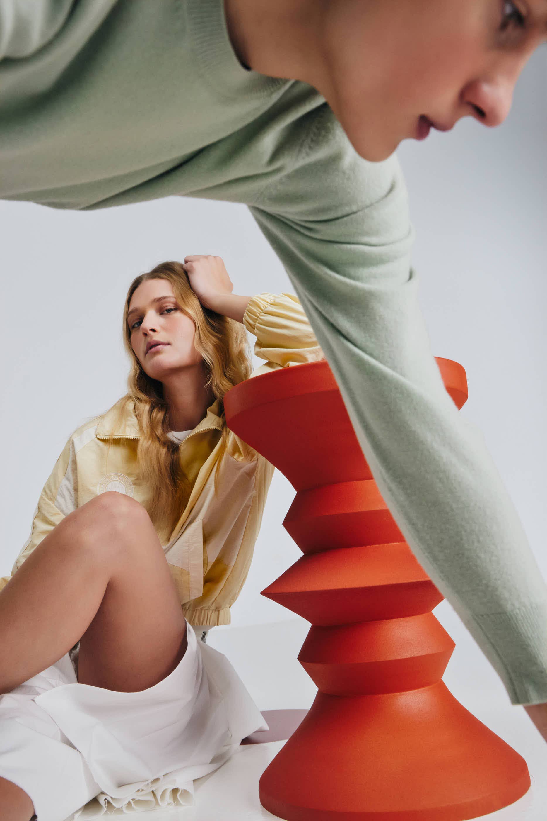 Kodu - Vendita all'ingrosso Tavolini - Tavolino ausiliario in ferro color arancione 36x36x55cm5