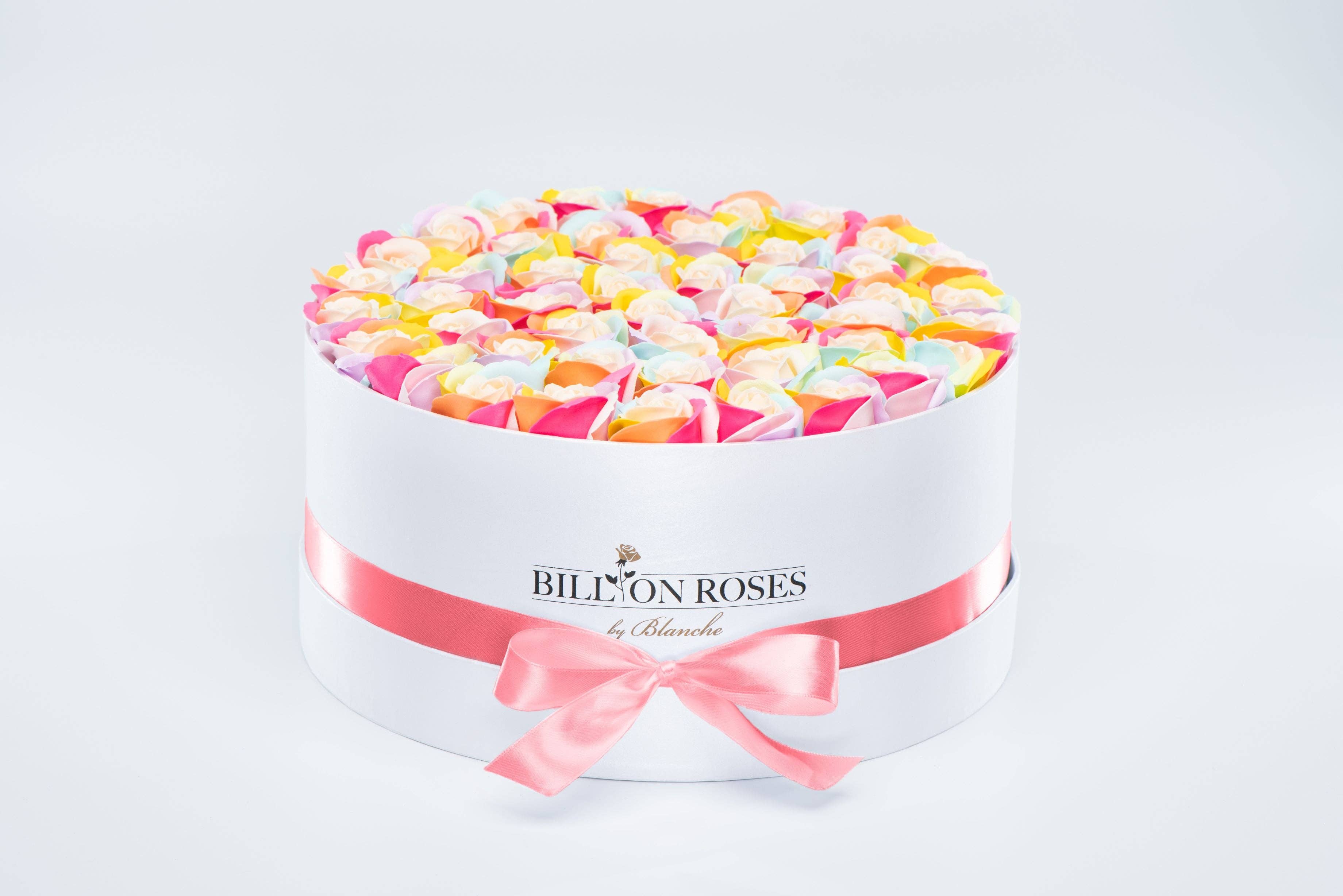Billion Roses by Blanche - Wholesale Artificial Flowers - Große und Weiße Box mit Ewigen Rosen1
