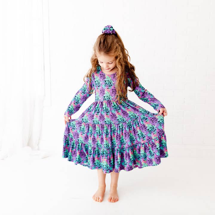 Abito altalena a maniche lunghe Electric Blooms per la vendita all'ingrosso da parte di Dreamiere