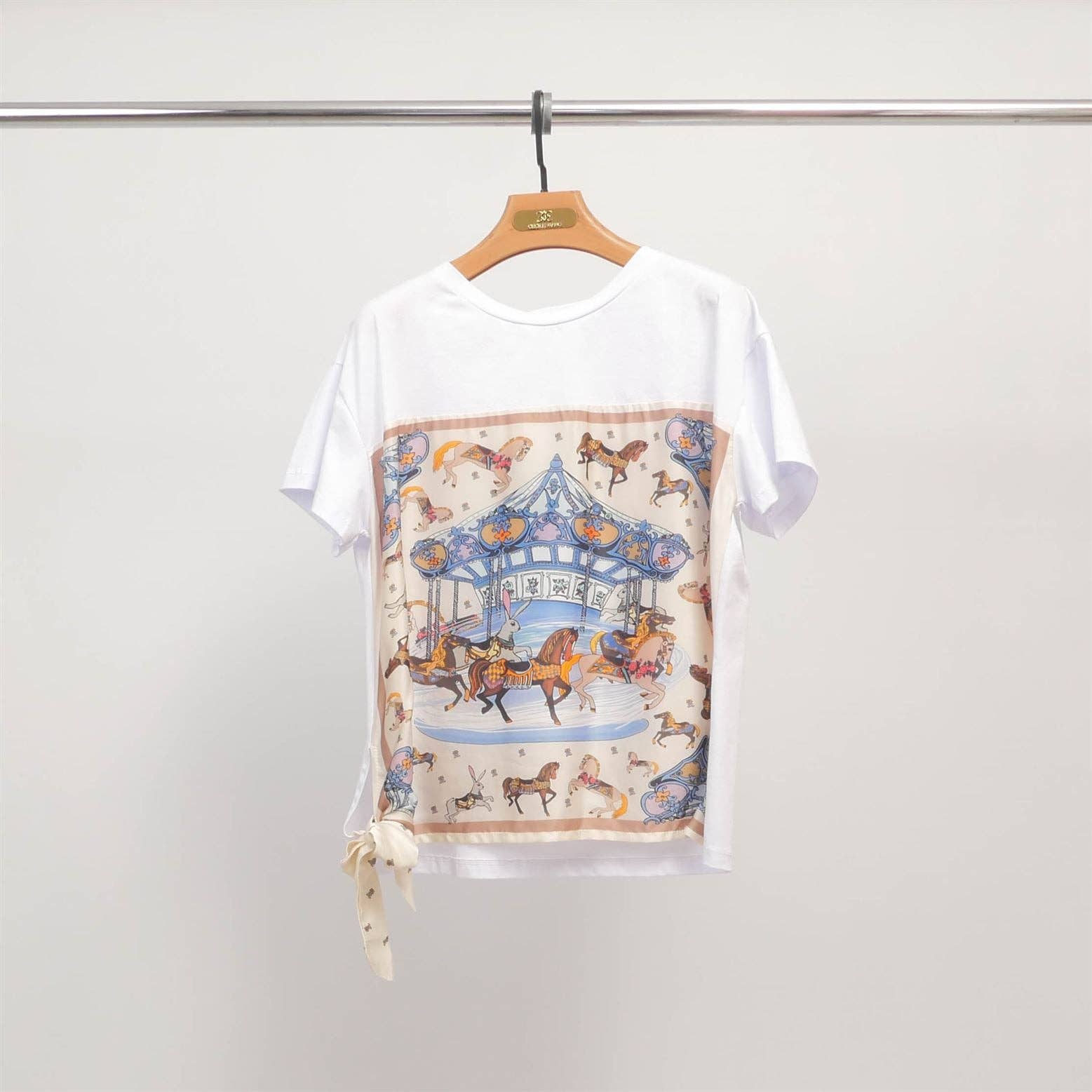 Cecile Wang - Wholesale Screen Printed T-Shirt - Women's - Horse print scarf T-shirt – KD88280