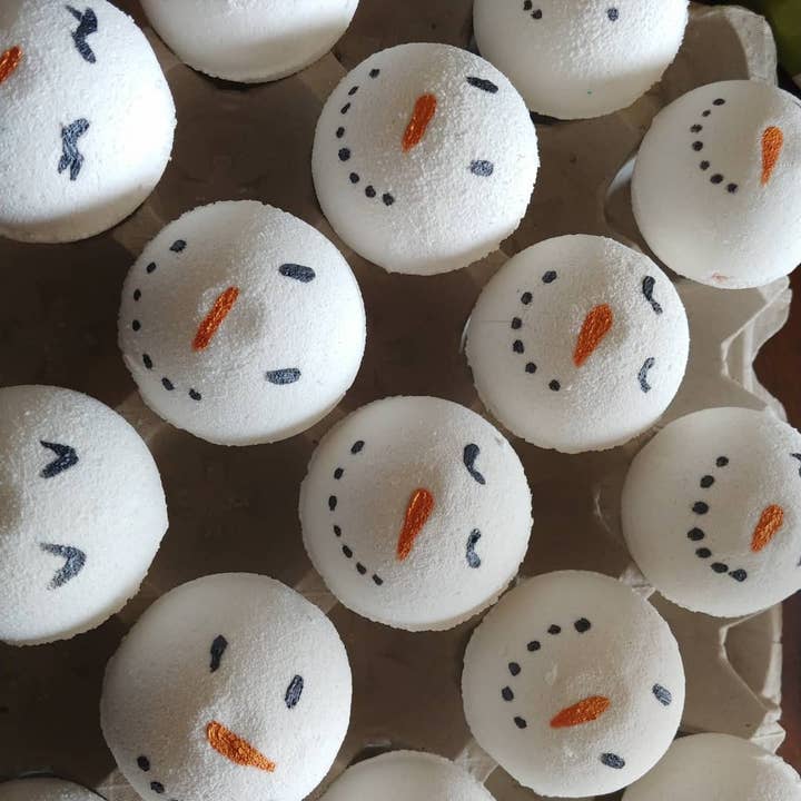 Bombe de bain bonhomme neige pour la vente par Nuqi soaps