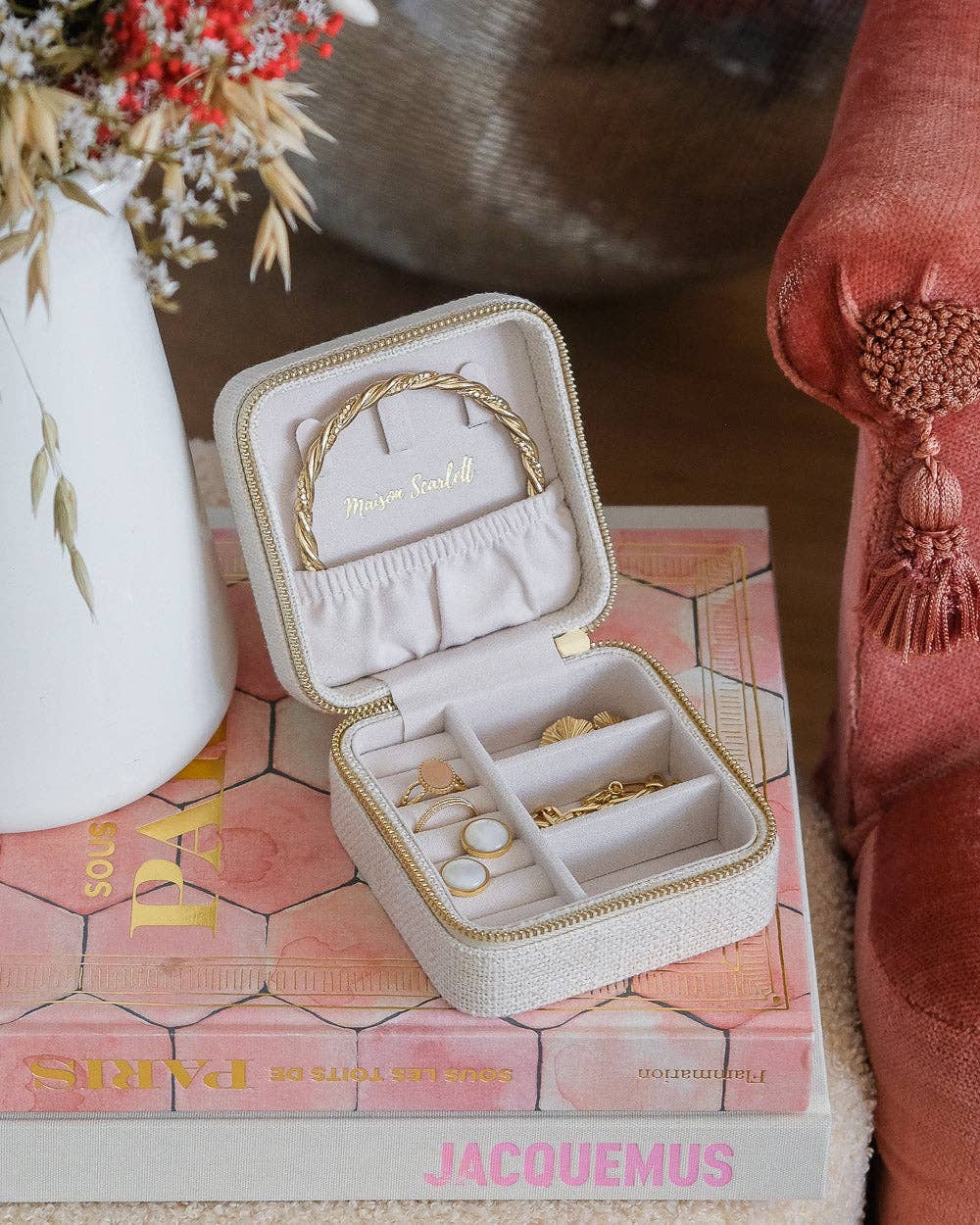 Maison Scarlett - Wholesale Jewelry Box/Organizer - Corinne linen travel jewelry box4