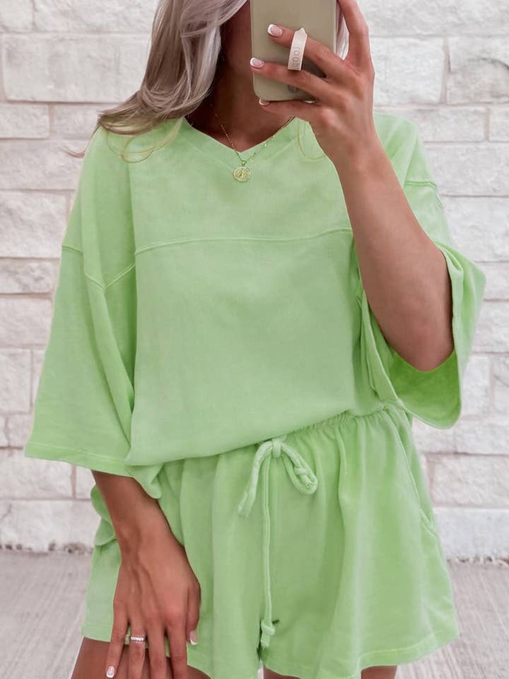 Enggrøn ensfarvet løs V-hals T-shirt med korte ærmer og shorts for engroshandel hos Lovesoft