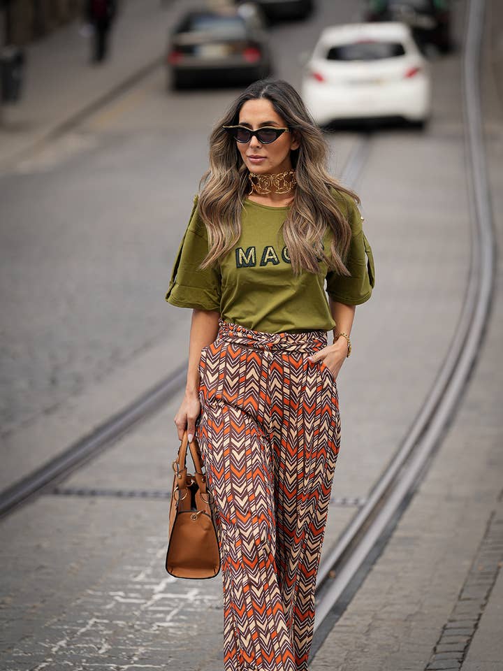 GUIMANOS - Wholesale T-Shirt - Women's - Magic T-Shirt1