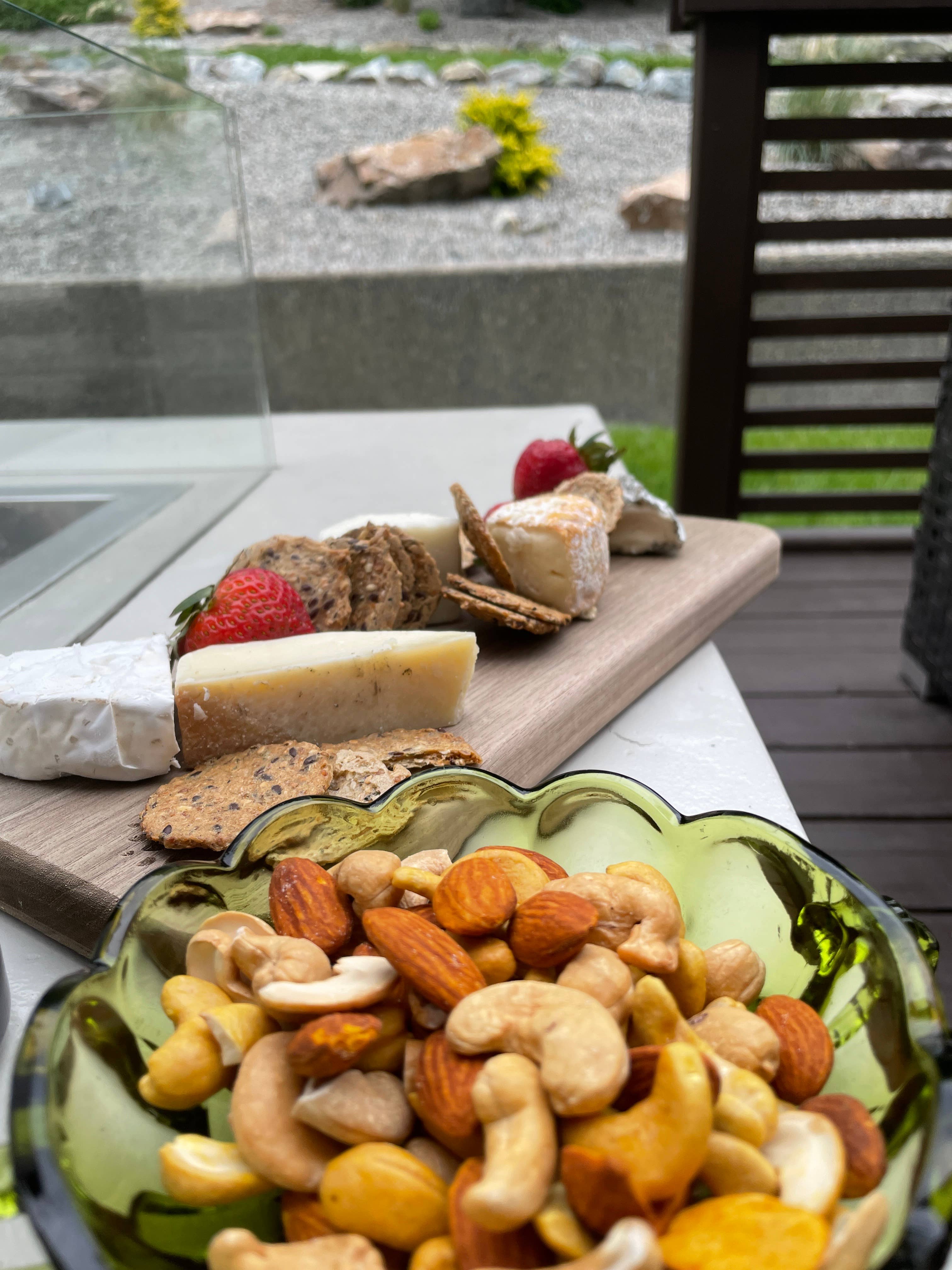 Liv Artisanal - Wholesale Nuts - Lightly Salted Cashews (57g)2