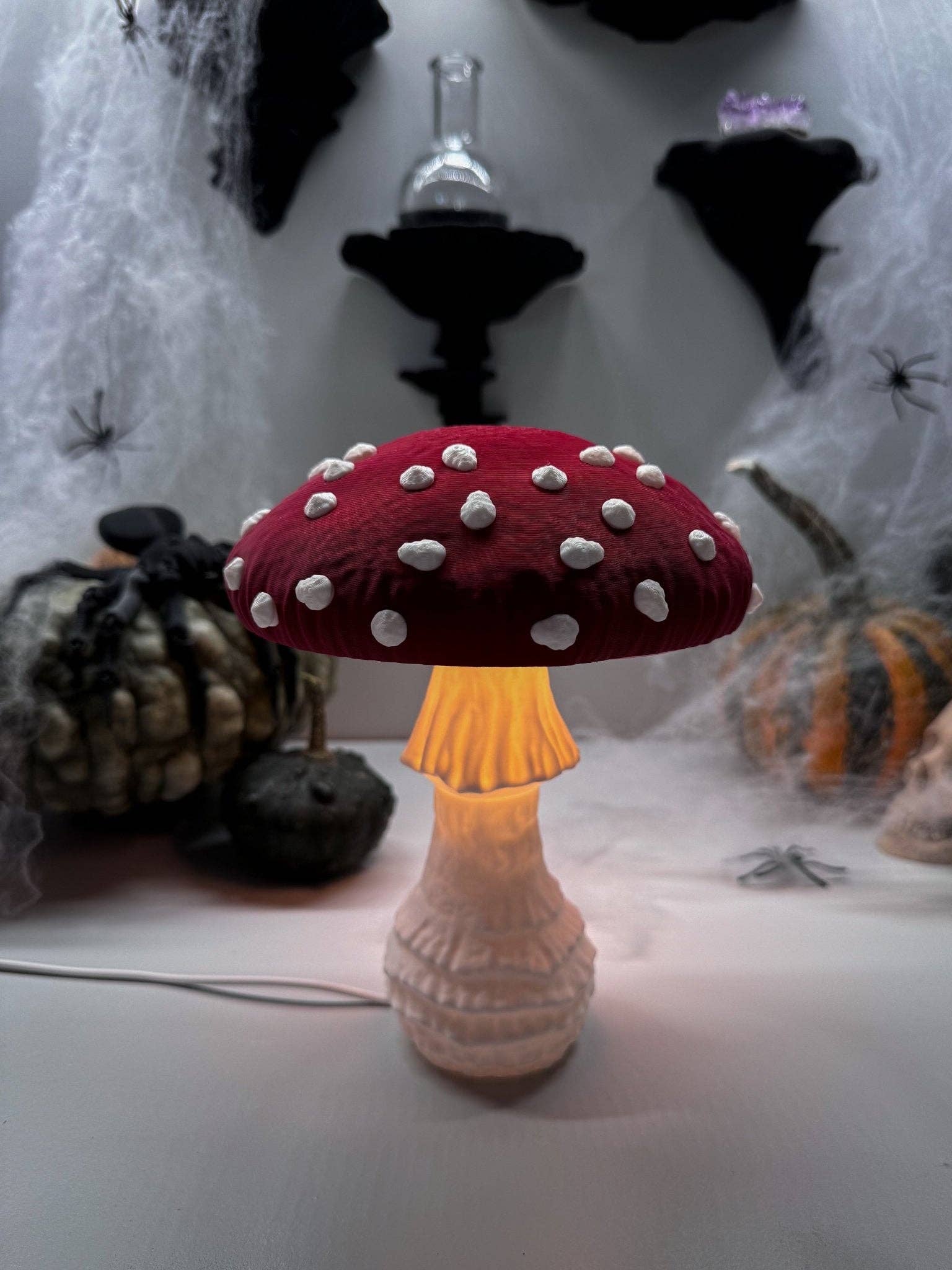 Roomberry - Wholesale Accent/Desk Lamp - Amanita Mushroom Lamp – Magical Table Lamp in Fly Agaric Design for Your Home2