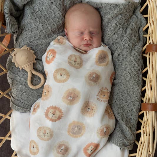 Emotion & Kids – wholesale Swaddle set – Baby – Lions Muslin Wrap & Latte Pram Clips Set2
