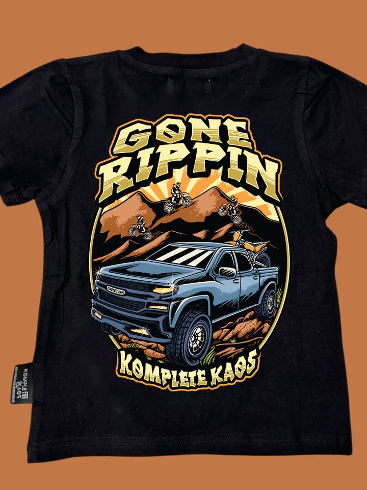 Maglietta Grafica Gone Rippin per la vendita all'ingrosso da parte di Komplete Kaos