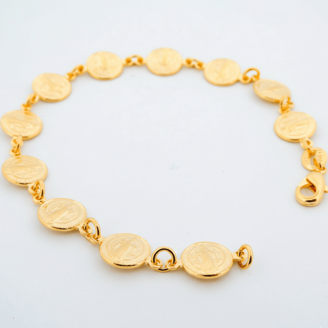 Guadalupe Gifts – Pulseira com pendente por atacado – Pulseira com 8 Moedas de São Bento Banhada a Ouro, 19 cm3