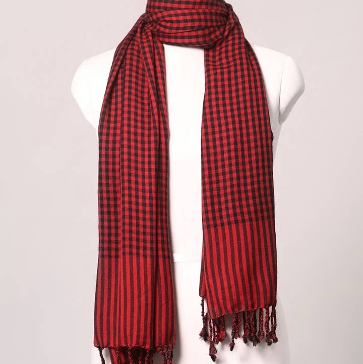 SVEZElife - Wholesale Scarf - Women's - Classic Gingham Woven Wool Scarf with Tassels - Red Black | SVEŽElife