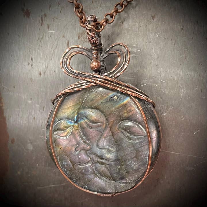 Deusa da Lua Esculpida em Labradorite Envolvida com Fio Oxidado por atacado de Natural Gifts Jewelry