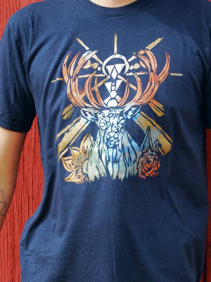 T-shirt ésotérique en bambou peint à la main pour la vente par Third Wolf Designs