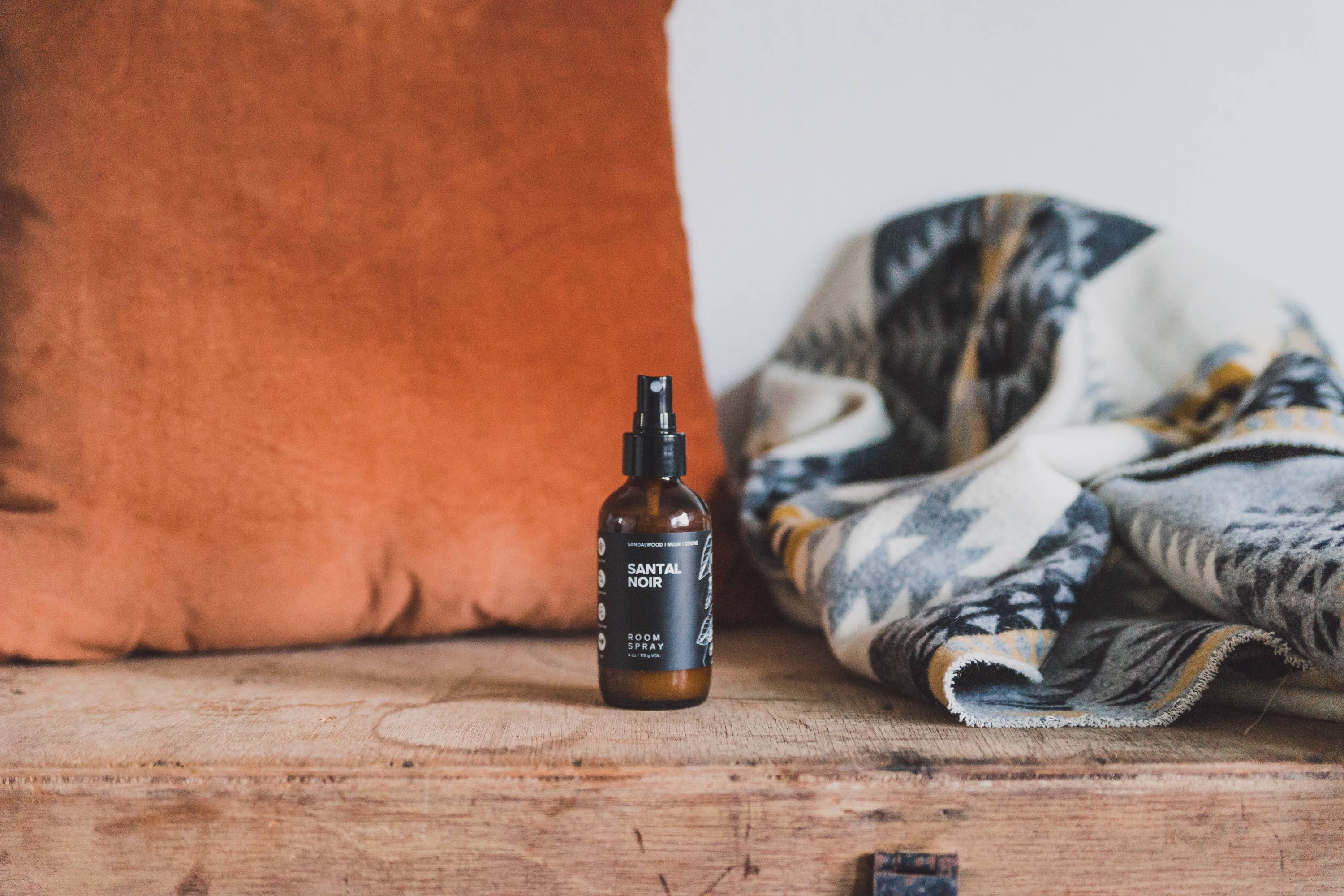 Broken Top Brands - Venta al por mayor Perfumes/agua de colonia - Spray para Habitación y Ropa de Cama Santal Noir1