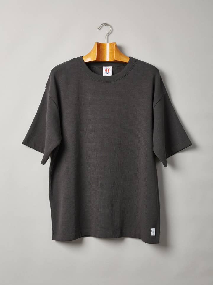 VE Boxie SS Knit - Antraciet voor wholesale door VICTORY ESSENTIALS