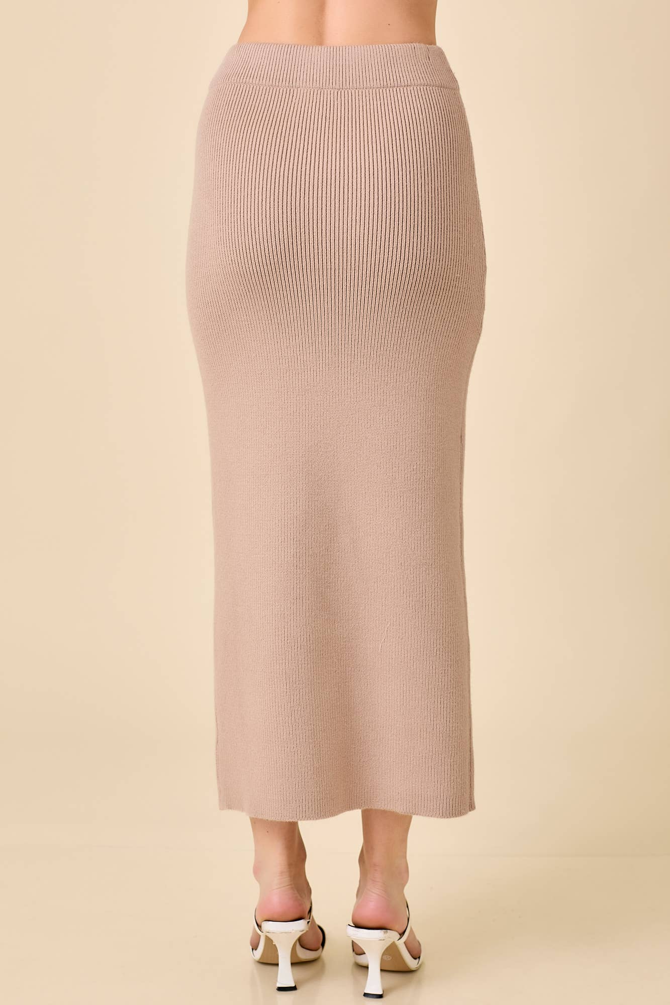 Main Strip – Engroshandel Nederdel - Dame – Sweaterstrikket midi nederdel med båndrembånd1