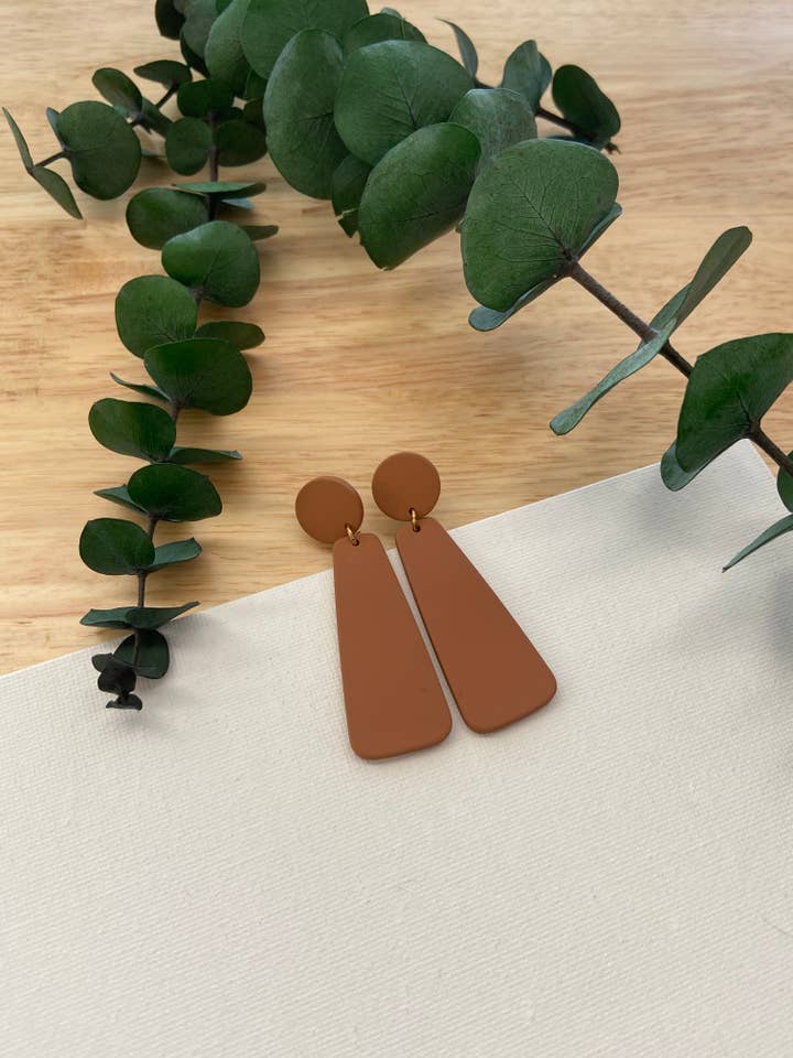 Pendiente Pedestal Largo Marrón Dorado para venta al por mayor de Salipop LLC