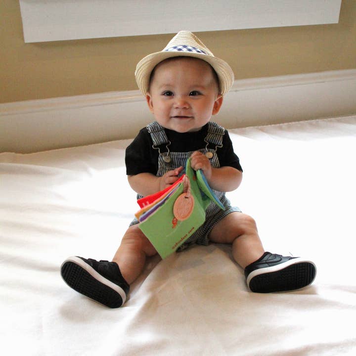 London Bridge & Maison Chic - Wholesale Book - Kids - Cloth Books with Teether Basket Prepack