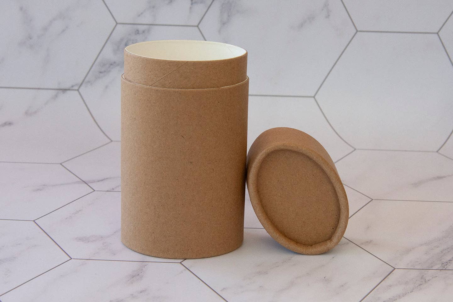 GreenWay Containers – Großhandel Make-up-Box – 2,5 Unzen (70 g) ovaler Push-up-Behälter für Kosmetik1