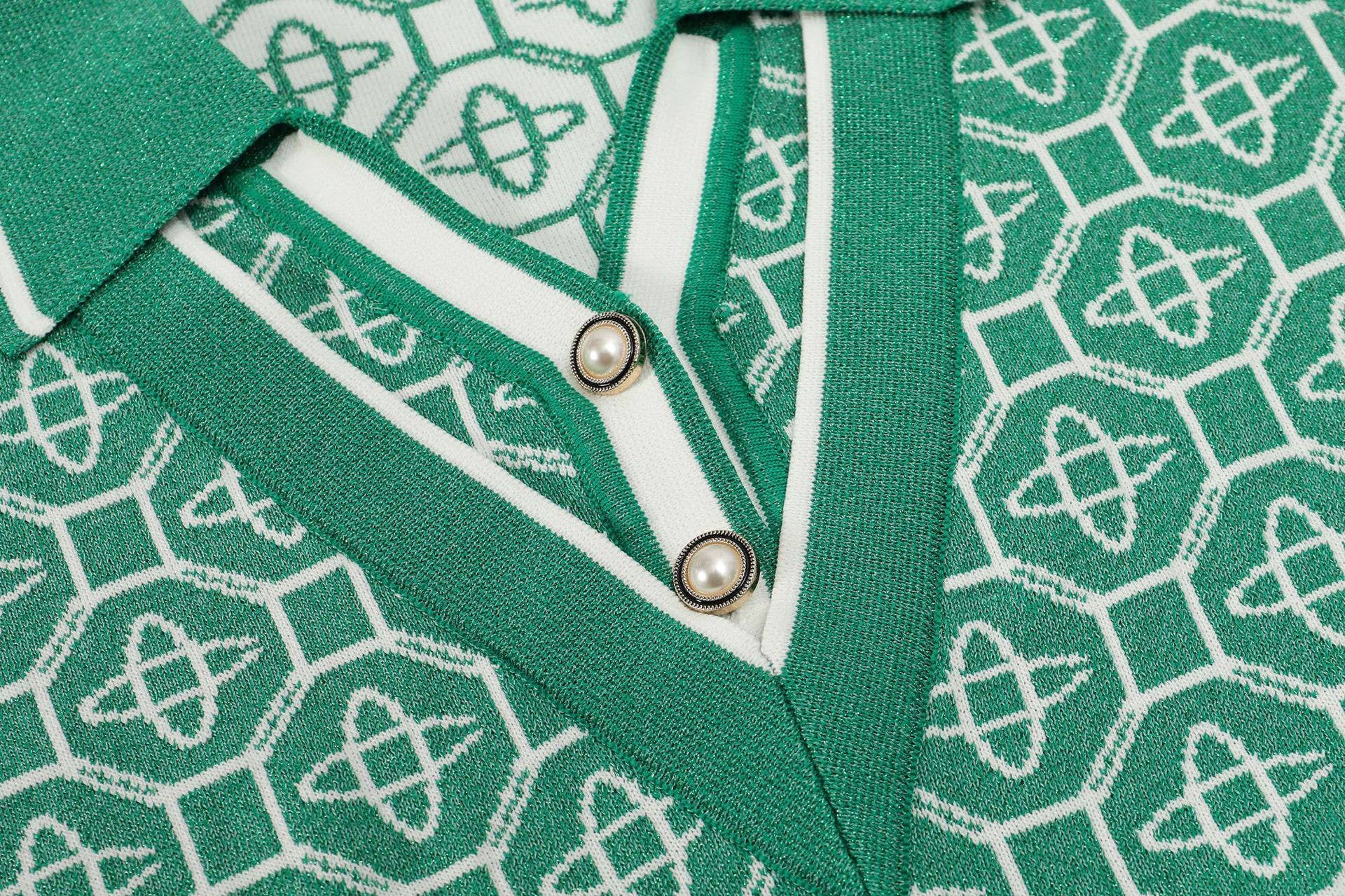 Verde Abito in Maglia 19Y con Bottoni di Perla e Finto Colletto Polo a V in vendita all'ingrosso su Faire9