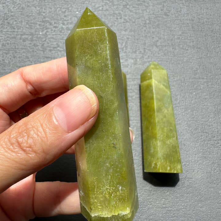 Moon Rituals - Wholesale Spiritual Stone/Crystal - Jade Tower 6-8cm | Natural Jade Crystal for Prosperity, Harmony & Healing | Reiki, Meditation, Chakra Balancing, Positive Energy, Good Luck, Christmas Crystal Gift4